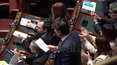 Scene from Ucraina, Conte a Meloni in aula: "Lei sta portando l'Italia in guerra"