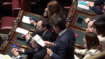 Scene from Ucraina, Conte a Meloni in aula: "Lei sta portando l'Italia in guerra"