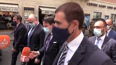 Scene from Conte a piedi in Senato: "Autostrade? Altro dossier ricondotto alla ragione"