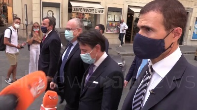 Scene from Conte a piedi in Senato: "Autostrade? Altro dossier ricondotto alla ragione"