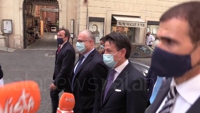 Scene from Conte a piedi in Senato: "Autostrade? Altro dossier ricondotto alla ragione"