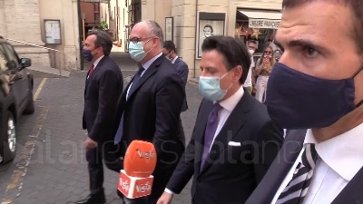 Scene from Conte a piedi in Senato: "Autostrade? Altro dossier ricondotto alla ragione"