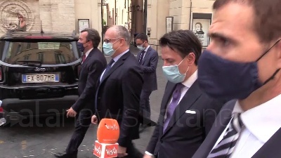 Scene from Conte a piedi in Senato: "Autostrade? Altro dossier ricondotto alla ragione"