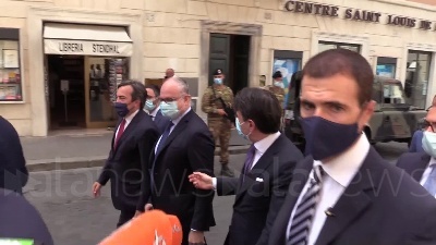 Scene from Conte a piedi in Senato: "Autostrade? Altro dossier ricondotto alla ragione"
