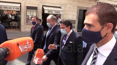 Scene from Conte a piedi in Senato: "Autostrade? Altro dossier ricondotto alla ragione"