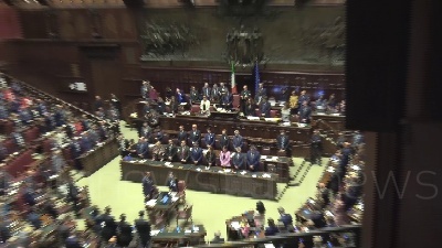 Scene from Sparatoria Questura: alla Camera minuto di silenzio e lungo applauso