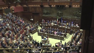 Scene from Sparatoria Questura: alla Camera minuto di silenzio e lungo applauso