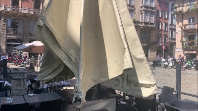 Scene from Nubifragio a Milano, i commercianti: "Allagamenti e disagi nelle consegne"