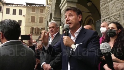 Scene from Le minacce rivolte a Renzi dal pubblico di Conte a Montevarchi