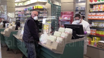 Scene from Coronavirus, Federfarma Lombardia: "Richiesta incessante di mascherine"
