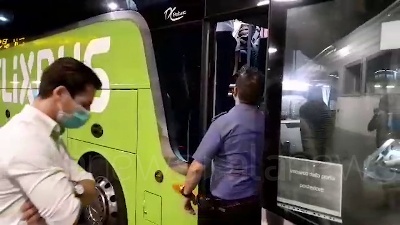 Scene from "A bordo non c'è distanziamento": rivolta sul Flixbus Milano-Cariati