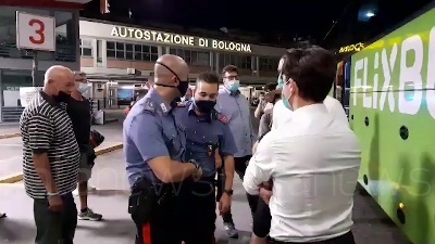 Scene from "A bordo non c'è distanziamento": rivolta sul Flixbus Milano-Cariati
