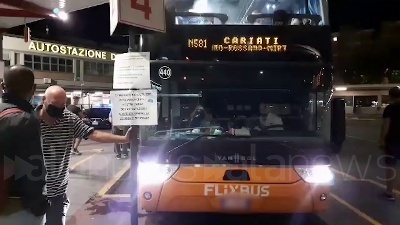 Scene from "A bordo non c'è distanziamento": rivolta sul Flixbus Milano-Cariati