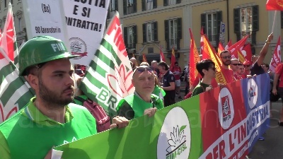Scene from Sciopero metalmeccanici, a Milano Bentivogli e Landini