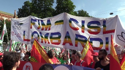 Scene from Sciopero metalmeccanici, a Milano Bentivogli e Landini