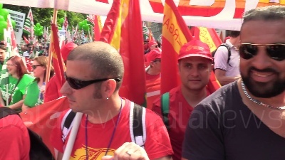 Scene from Sciopero metalmeccanici, a Milano Bentivogli e Landini