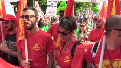 Scene from Sciopero metalmeccanici, a Milano Bentivogli e Landini