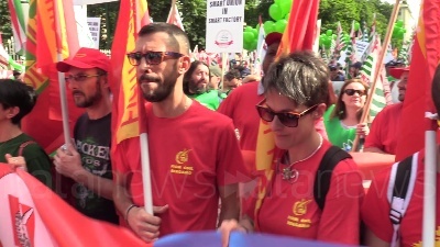 Scene from Sciopero metalmeccanici, a Milano Bentivogli e Landini