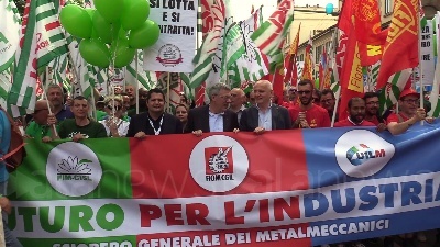 Scene from Sciopero metalmeccanici, a Milano Bentivogli e Landini