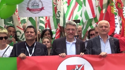 Scene from Sciopero metalmeccanici, a Milano Bentivogli e Landini