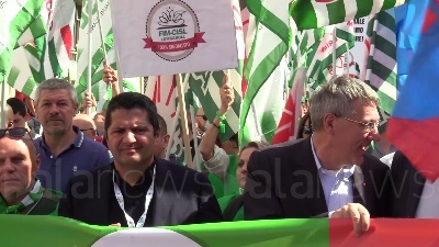 Scene from Sciopero metalmeccanici, a Milano Bentivogli e Landini