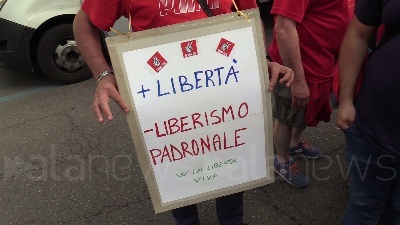 Scene from Sciopero metalmeccanici, a Milano Bentivogli e Landini
