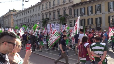 Scene from Sciopero metalmeccanici, a Milano Bentivogli e Landini