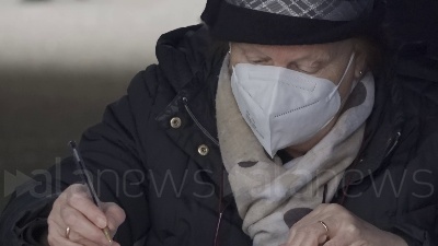 Scene from Covid, all'Ospedale Niguarda di Milano chiamate per errore 300 persone in più per il vaccino