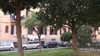 Scene from Coronavirus, con la quarantena la Pasqua diventa condominiale e solidale