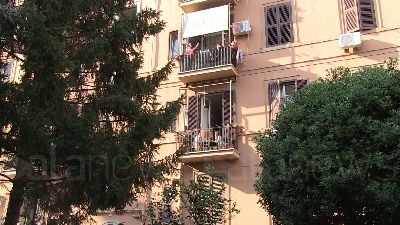 Scene from Coronavirus, con la quarantena la Pasqua diventa condominiale e solidale
