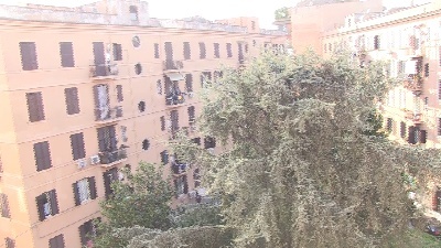 Scene from Coronavirus, con la quarantena la Pasqua diventa condominiale e solidale