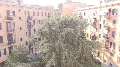 Scene from Coronavirus, con la quarantena la Pasqua diventa condominiale e solidale