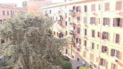 Scene from Coronavirus, con la quarantena la Pasqua diventa condominiale e solidale