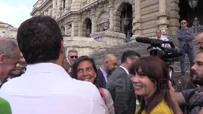 Scene from Migranti, Salvini: "Lapo? Non rispondo. Ha la stessa attendibilità di quel gabbiano"
