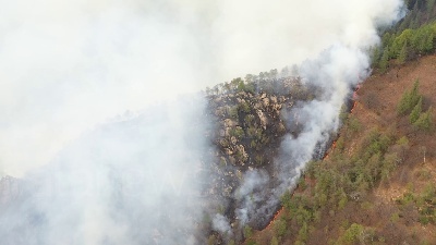 Scene from Vasto incendio sul Mottarone: VdF e volontari impegnati fino a notte fonda