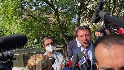 Scene from Cannabis legale, Salvini: "Le droghe fanno male"