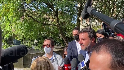 Scene from Cannabis legale, Salvini: "Le droghe fanno male"