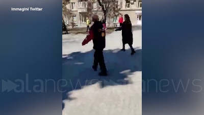 Scene from Ucraina, russi sparano per disperdere la folla a Kherson