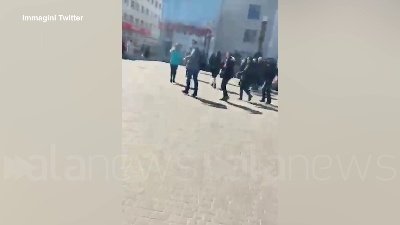Scene from Ucraina, russi sparano per disperdere la folla a Kherson