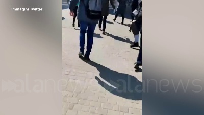 Scene from Ucraina, russi sparano per disperdere la folla a Kherson