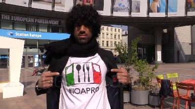 Scene from Io Apro al Parlamento UE, El Hawi: "In Europa capiscano che siamo stanchi"