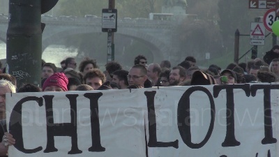 Scene from Anarchici, corteo raggiunge scuola occupata