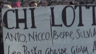 Scene from Anarchici, corteo raggiunge scuola occupata
