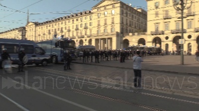 Scene from Anarchici, corteo raggiunge scuola occupata