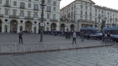 Scene from Anarchici, corteo raggiunge scuola occupata