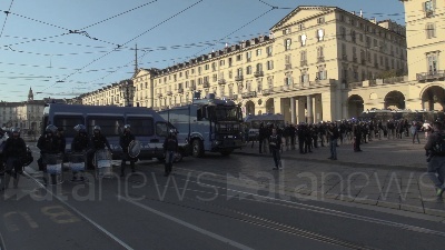 Scene from Anarchici, corteo raggiunge scuola occupata