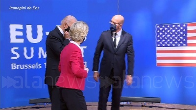 Scene from UE-Usa, immagini dal vertice tra Michel, Von der Leyen, e Biden