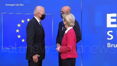 Scene from UE-Usa, immagini dal vertice tra Michel, Von der Leyen, e Biden