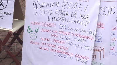 Scene from Scuola, lettera alle istituzioni: "Stanchi delle prese in giro, garantire futuro al Paese"