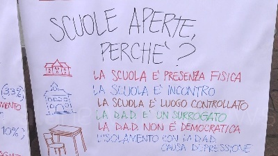 Scene from Scuola, lettera alle istituzioni: "Stanchi delle prese in giro, garantire futuro al Paese"